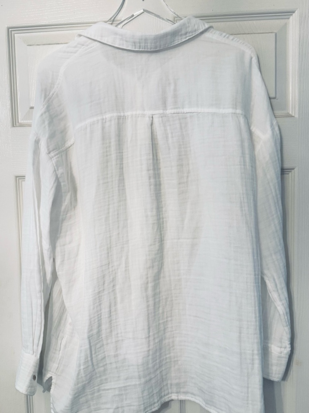 White Women’s Gauzy 100% Cotton Oversized Button Down with Brown Buttons L - Picture 2 of 4